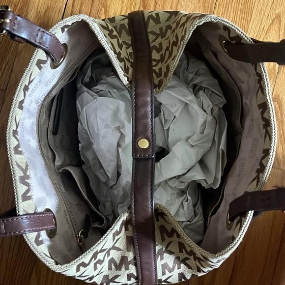 Michael Kors Bag - Picture 5 of 6